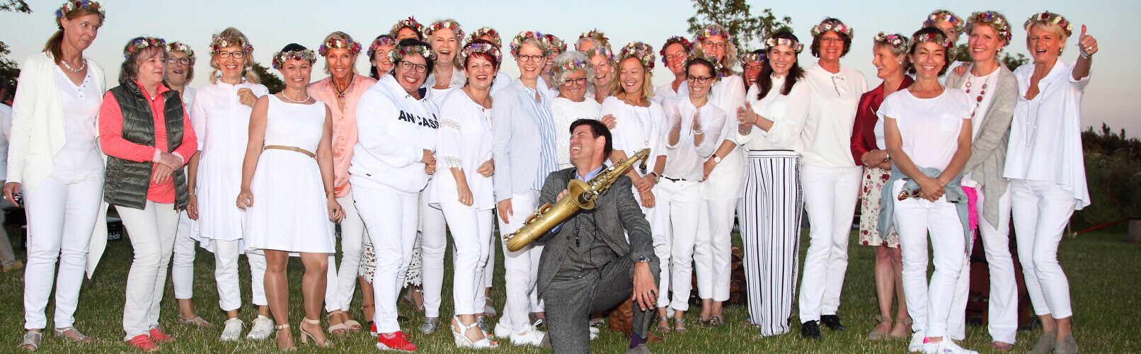 White Mid Summer Night | DJ mit Saxophon